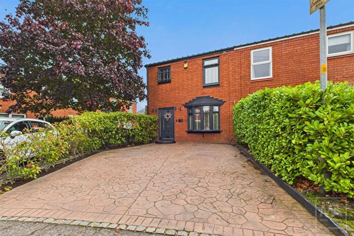 3 Bedroom Semi-Detached House For Sale In Yates Close, Great Sankey, Warrington, WA5