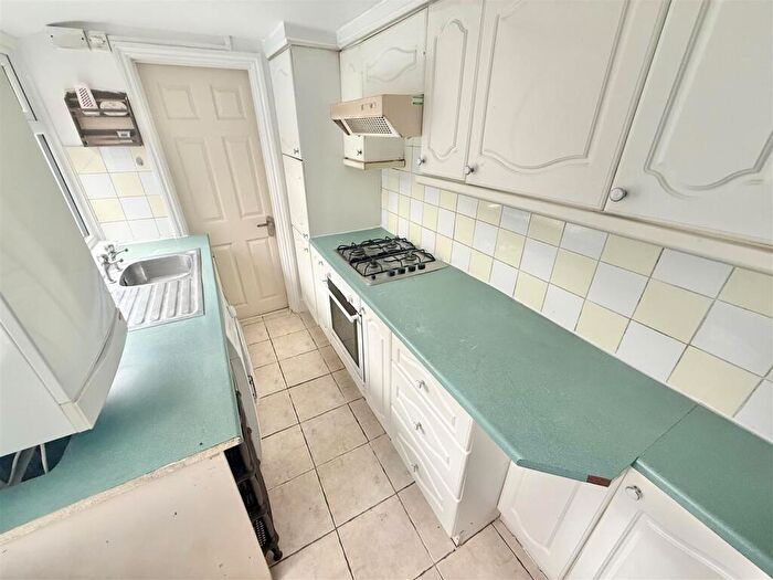 2 Bedroom Terraced House For Sale In Russell Street, Luton, LU1