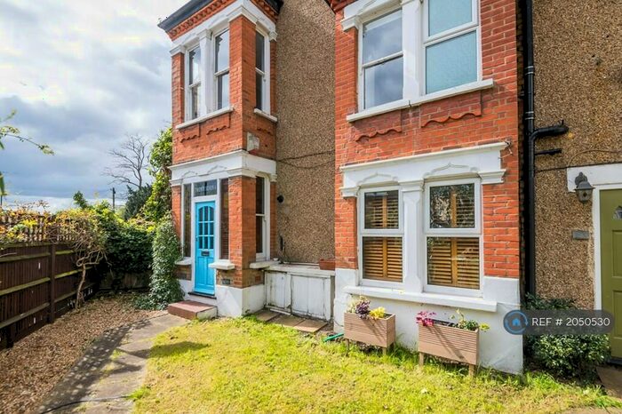 2 Bedroom Maisonette To Rent In St. Julians Farm Road, London, SE27