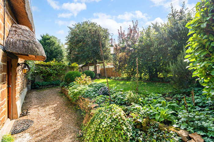 2 Bedroom Cottage For Sale In Banbury Road, Wardington, OX17