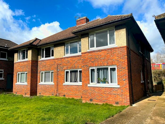 2 Bedroom Flat To Rent In Surbiton Hill Park, Surbiton, KT5