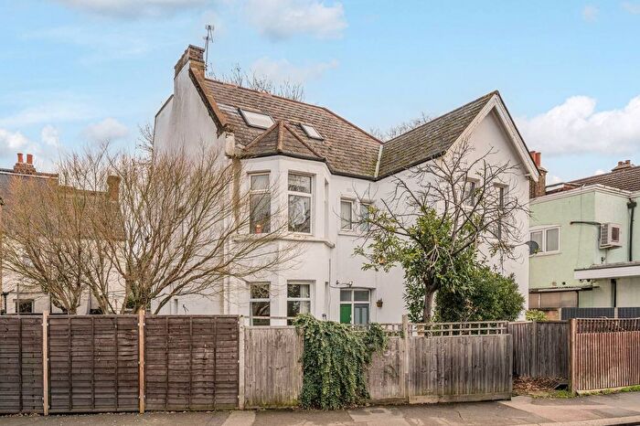 2 Bedroom Flat To Rent In Estreham Road, Streatham, London, SW16