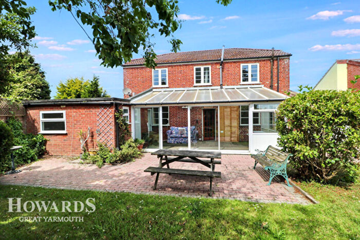 4 Bedroom Detached House For Sale In Main Road, Rollesby, NR29