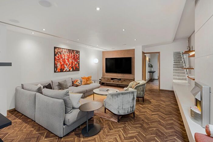 4 Bedroom Town House To Rent In Cheval Place, Knightsbridge, London, United Kingdom, SW7