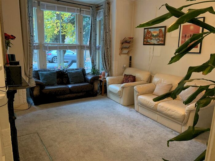 2 Bedroom Flat To Rent In Feltham Avenue, East Molesey, KT8