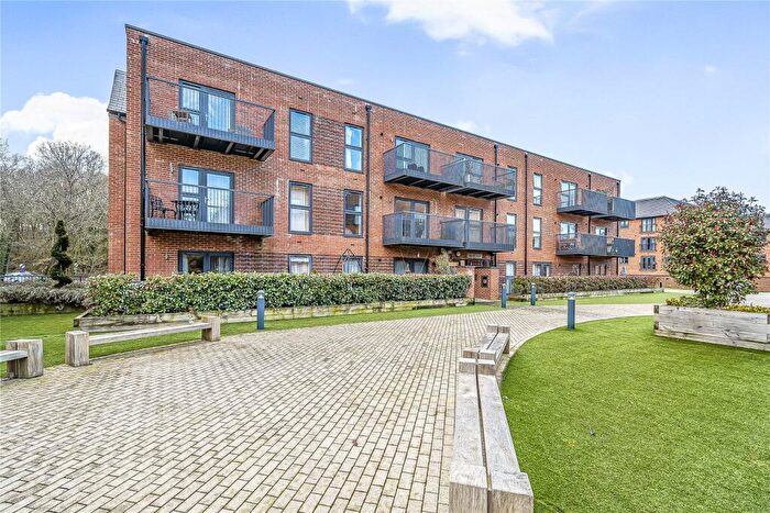 2 Bedroom Flat For Sale In Station Road, Hook, Hampshire, RG27