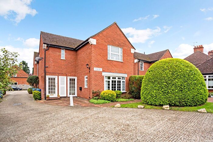 2 Bedroom Flat For Sale In Upper Village Road, Ascot, SL5