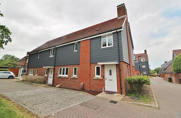 3 Bedroom End Of Terrace House For Sale In Gardener Close, Waterlooville, PO7
