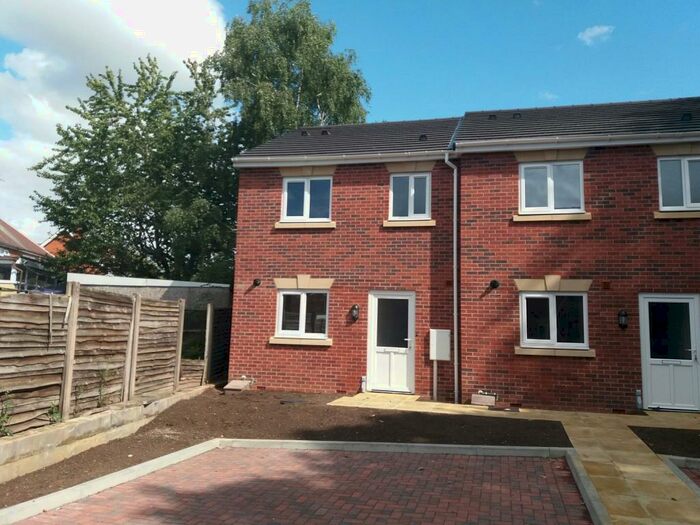 3 Bedroom Town House To Rent In Station Road, Langley Mill, Nottingham, NG16