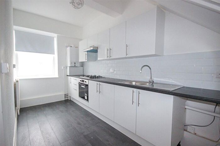 3 Bedroom Apartment To Rent In Greyfriars, Bedford, Bedfordshire, MK40