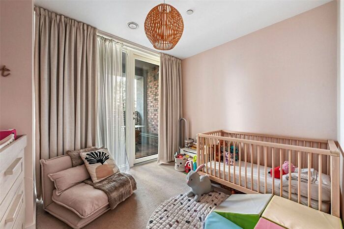 2 Bedroom Flat For Sale In Therm Court, Rookwood Way, London, E3