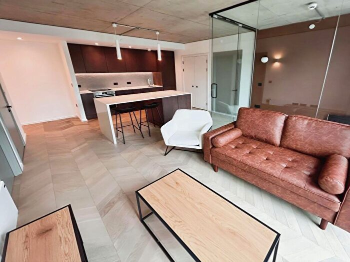 2 Bedroom Apartment To Rent In St Georges Gardens, M15