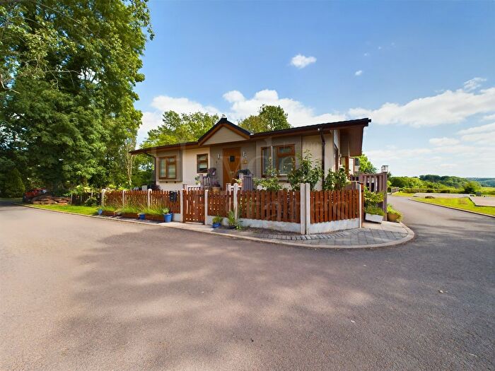 2 Bedroom Mobile/park Home For Sale In Valley View Residential Park, Alveley, Bridgnorth, WV15