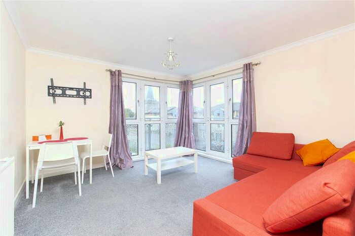 2 Bedroom Flat To Rent In Stenhouse Gardens, Stenhouse, Edinburgh, EH11