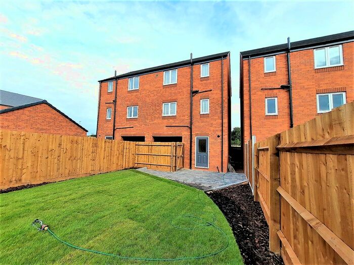 3 Bedroom Property To Rent In Smith Close, Lichfield, WS14