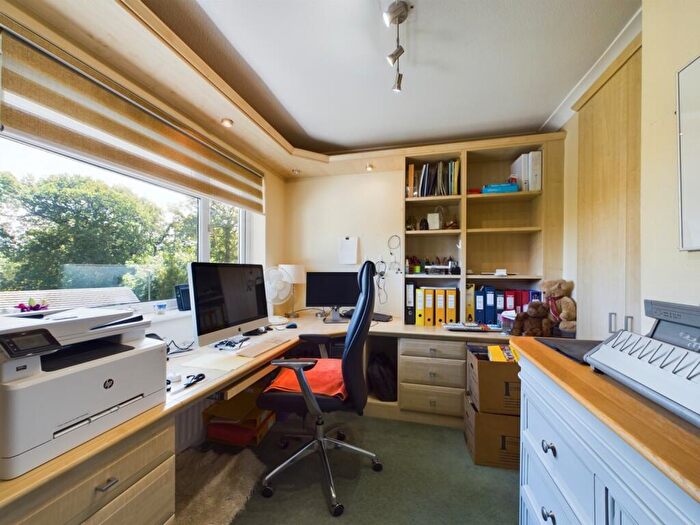 4 Bedroom Detached House For Sale In Long Copse Close, Bookham, Leatherhead, KT23