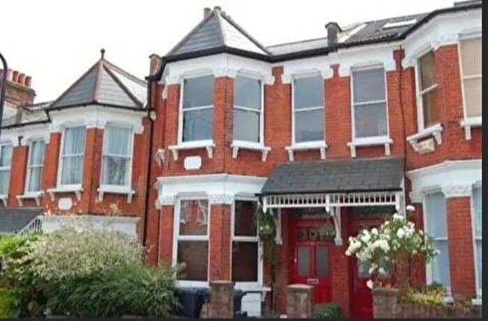 2 Bedroom Apartment To Rent In Harringay, N8