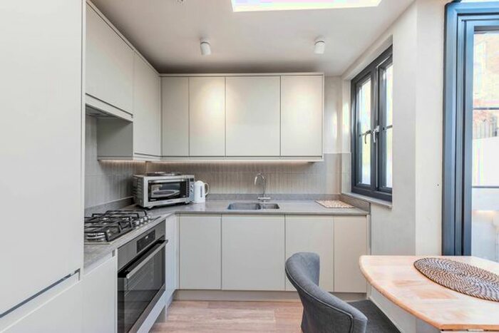 1 Bedroom Terraced House To Rent In Richards Place, Knightsbridge, London, SW3