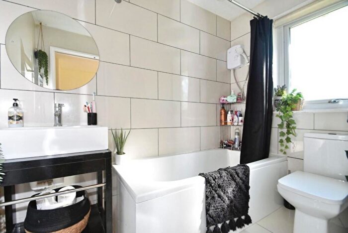 1 Bedroom End Of Terrace House For Sale In Markenfield Road, Harrogate, HG3