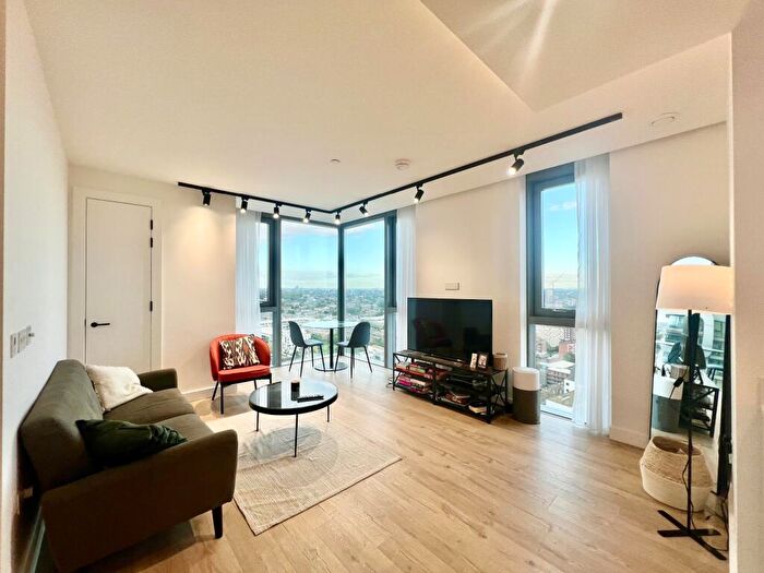 2 Bedroom Flat To Rent In City Road, Old Street / Angel, EC1V