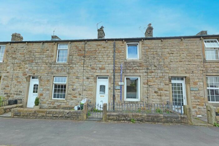 2 Bedroom Cottage For Sale In Colne Road, Kelbrook, BB18
