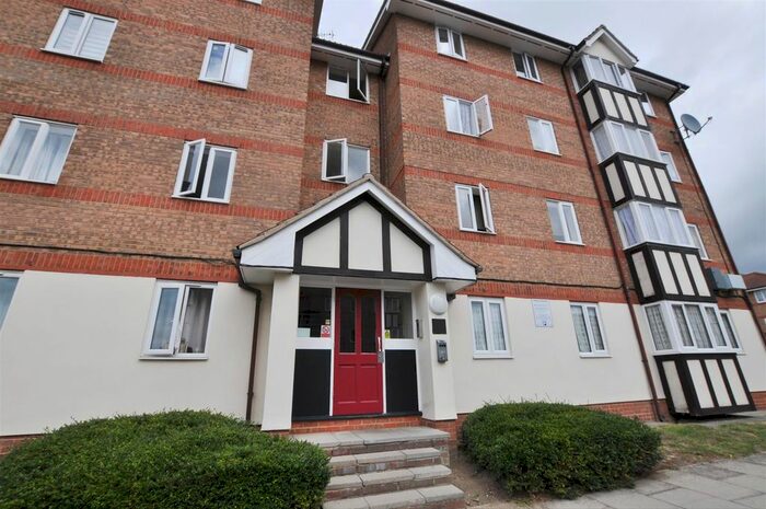 2 Bedroom Flat To Rent In Chandlers Drive, Erith, DA8