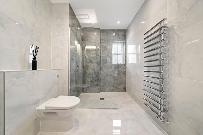 5 Bedroom Detached House To Rent In Gainsborough Place, Cobham, Surrey, KT11