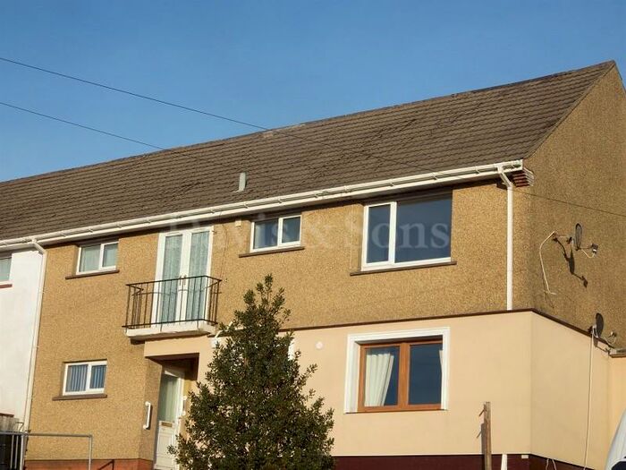 2 Bedroom Flat To Rent In Aneurin Avenue, Crumlin, Newport., NP11