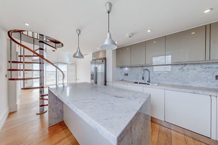 3 Bedroom Flat To Rent In Croydon Road, Beckenham, BR3