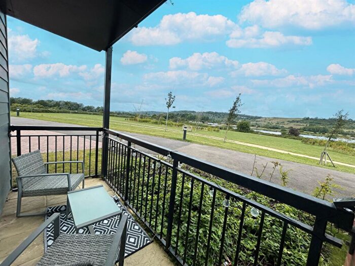 2 Bedroom Flat For Sale In Dearman Crescent, Hythe, Kent, CT21