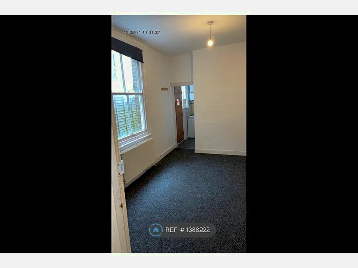 Studio To Rent In York Road, Southend-On-Sea, SS1