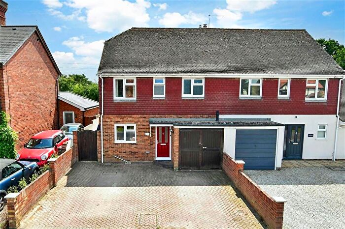 3 Bedroom Semi-Detached House For Sale In Forstal Road, Egerton, Kent, TN27