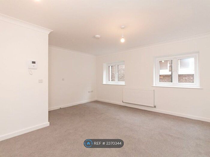 1 Bedroom Flat To Rent In Victoria House, Colchester, CO1