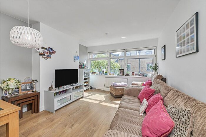 2 Bedroom Maisonette To Rent In Balham New Road, London, SW12