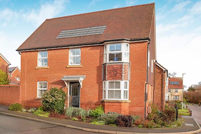 4 Bedroom Detached House For Sale In Leachman Way, Petersfield, Hampshire, GU31