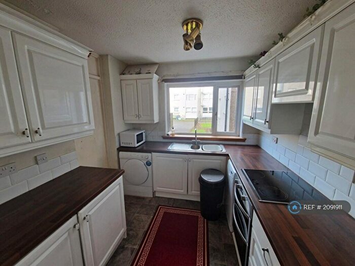 3 Bedroom Flat To Rent In Craigbo Court, Glasgow, G23
