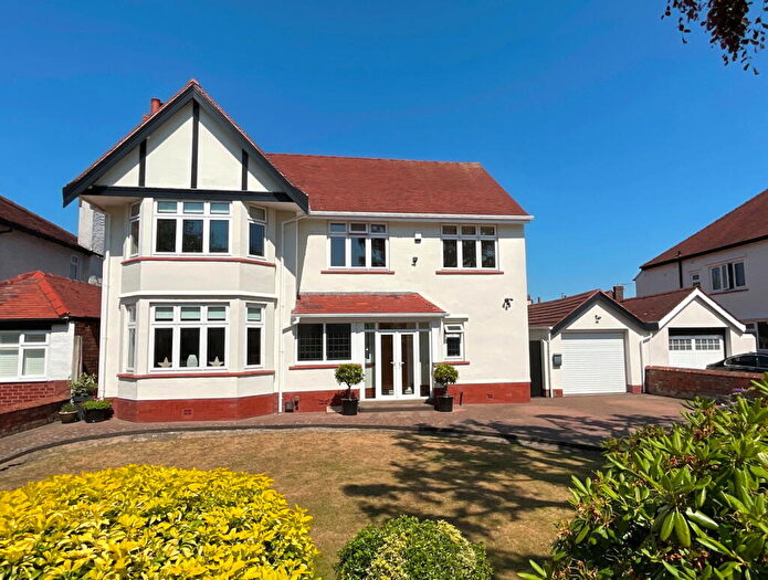 5 Bedroom Detached House For Sale In Hesketh Drive, Southport, PR9