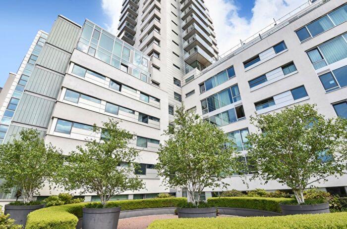 Studio To Rent In Long Lane, Borough, London, SE1