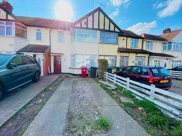 2 Bedroom Property To Rent In Oatlands Drive, Slough, SL1