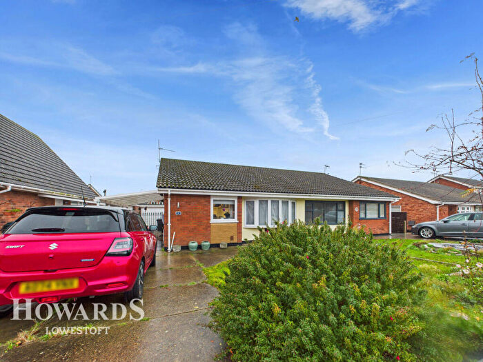 2 Bedroom Semi-Detached Bungalow For Sale In Robin Hill, Lowestoft, NR32