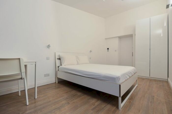 Property To Rent In Woodland Way, London, NW7