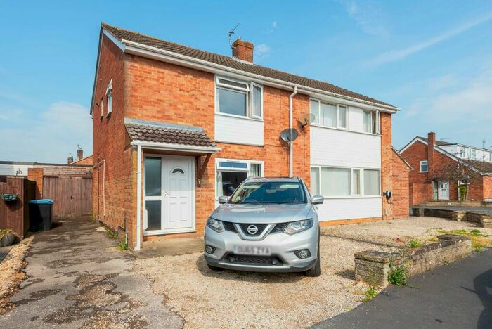 3 Bedroom Semi-Detached House For Sale In Wenrisc Drive, Minster Lovell, OX29