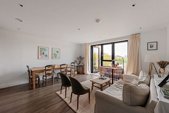 2 Bedroom Flat For Sale In Goldsmiths Row, London, E2