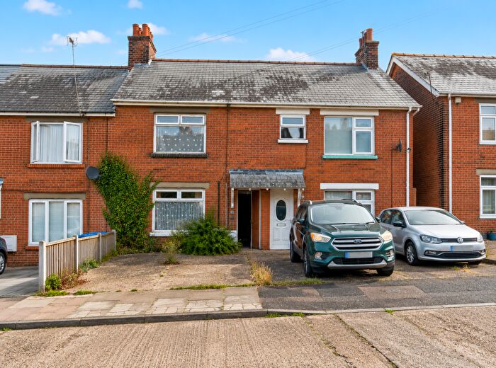 3 Bedroom End Of Terrace House For Sale In Laburnum Avenue, Sandwich, CT13