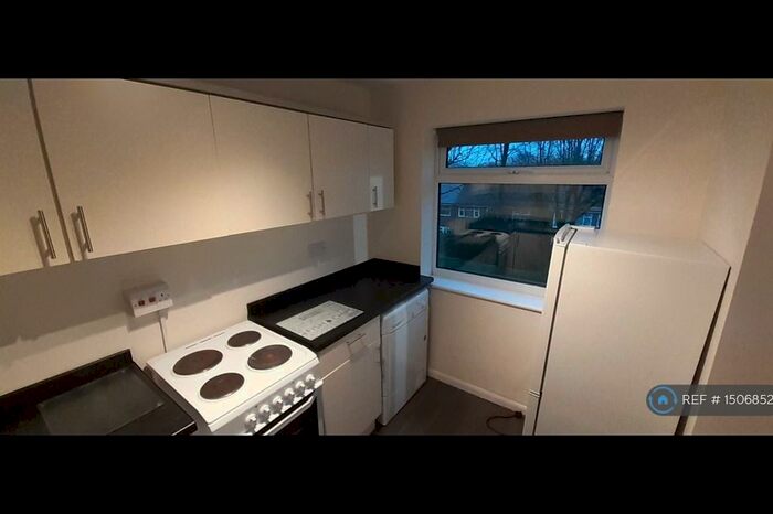 1 Bedroom Flat To Rent In Heywood Court, Middleton, Manchester, M24