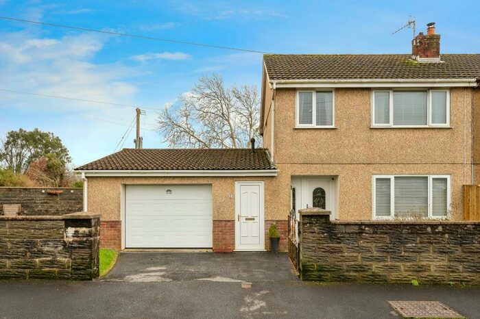 3 Bedroom Semi-Detached House For Sale In Parc Berwig, Bynea, Llanelli, Carmarthenshire, SA14