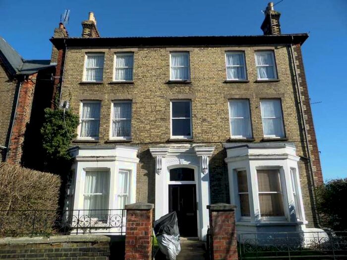 1 Bedroom Studio Flat To Rent In Watts Avenue, Rochester, ME1