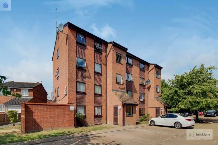 1 Bedroom Flat To Rent In Gurney Close, Barking, London, IG11