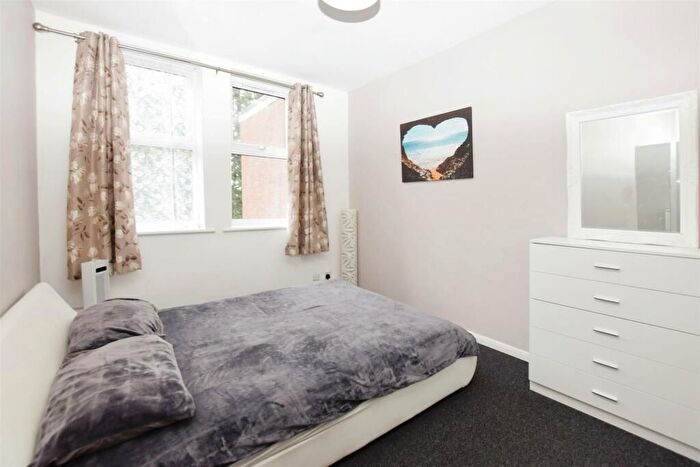 1 Bedroom Flat To Rent In , High Street Colliers Wood, Colliers Wood, SW19
