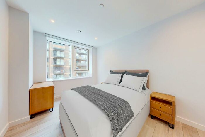 2 Bedroom Apartment To Rent In Park Central East, London, SE1